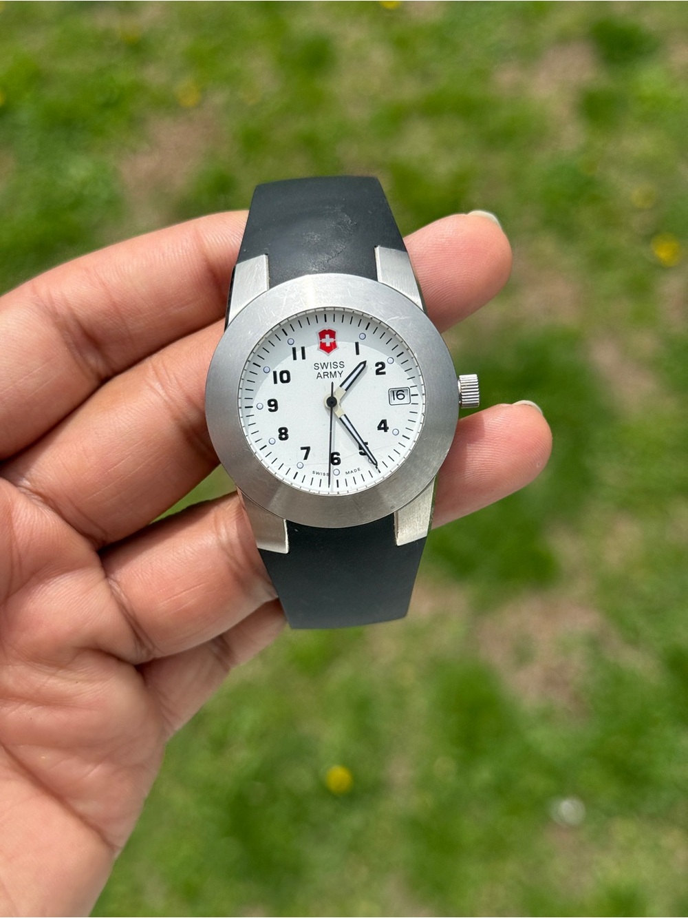 Victorinox Swiss Army Watch 100M Men's 40mm Silver black rubber strap - Picture 3 of 8